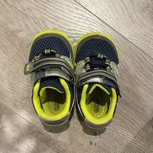 Stride Rite size 4 toddler boy shoes